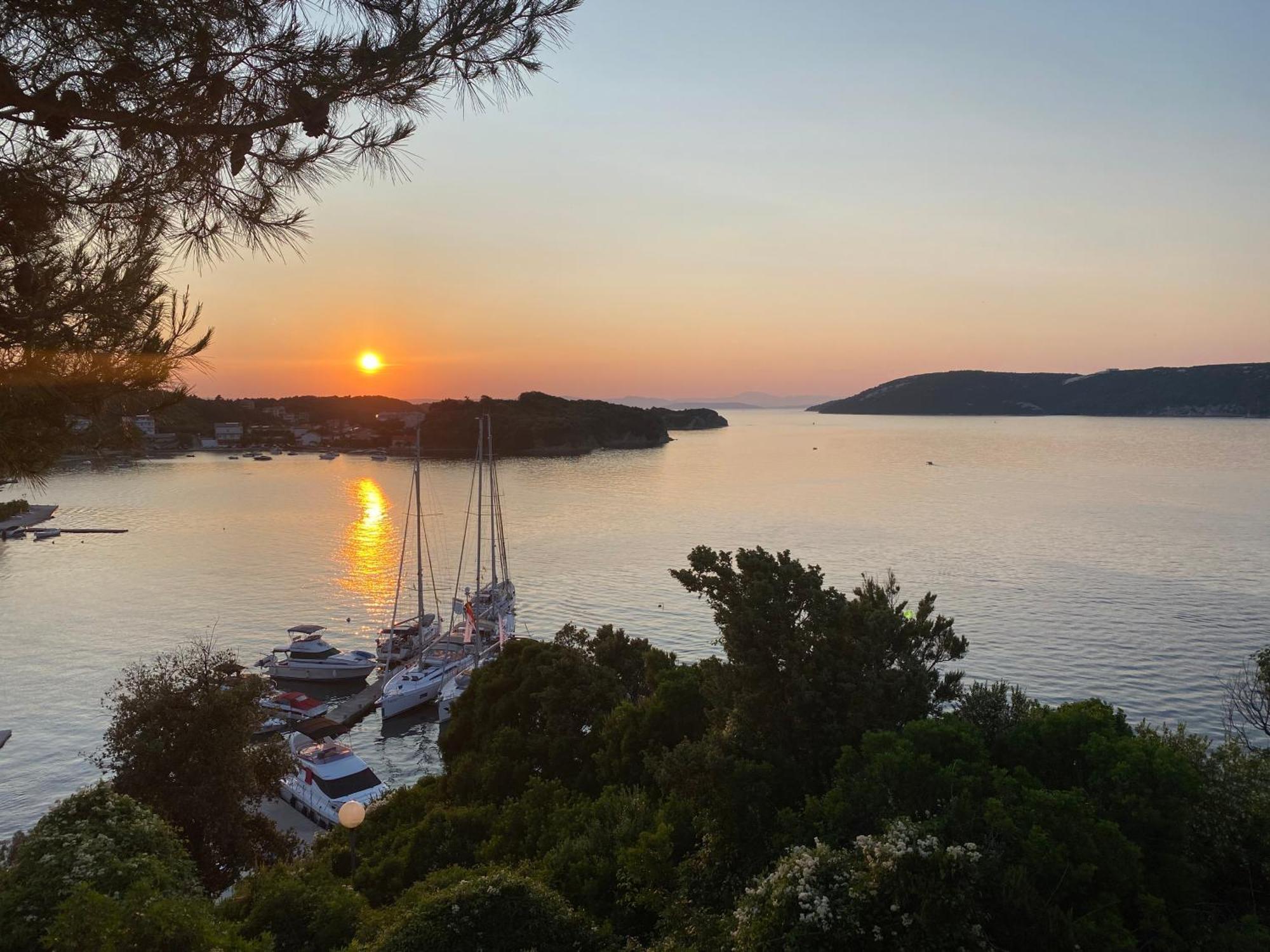 Apartements And Rooms Next To The Sea - Belveder Rab Supetarska Draga Exterior photo